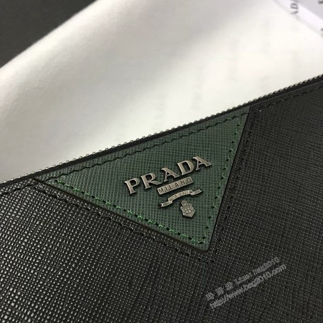 prada男包 普拉達經典升級版手拿包 2NG05V Prada十字紋牛皮包 Prada男士手包  pyd2323